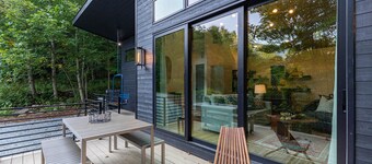 Little Bear Escape: Luxe Custom Tiny House | Hot Tub | Between Boone & Banner Elk | Dogs OK!