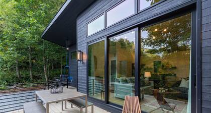 Little Bear Escape: Luxe Custom Tiny House | Hot Tub | Between Boone & Banner Elk | Dogs OK!