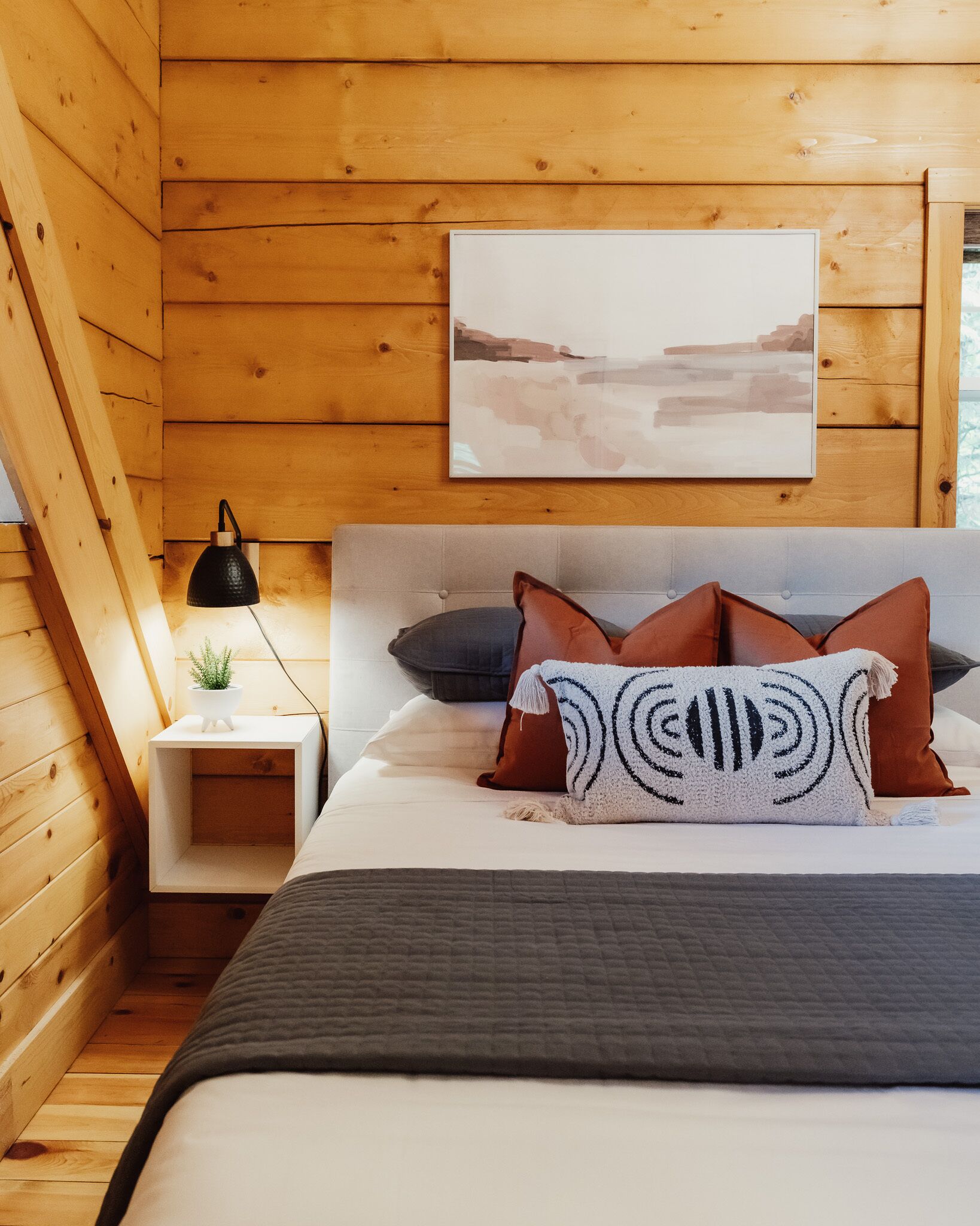 Boutique All Wood Cottage in the Woods