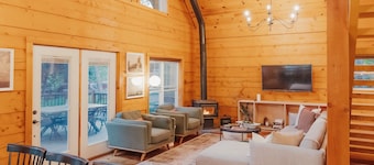 Boutique All Wood Cottage in the Woods