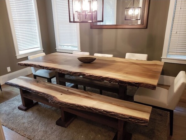 Unclassified image, 1 of 5, button