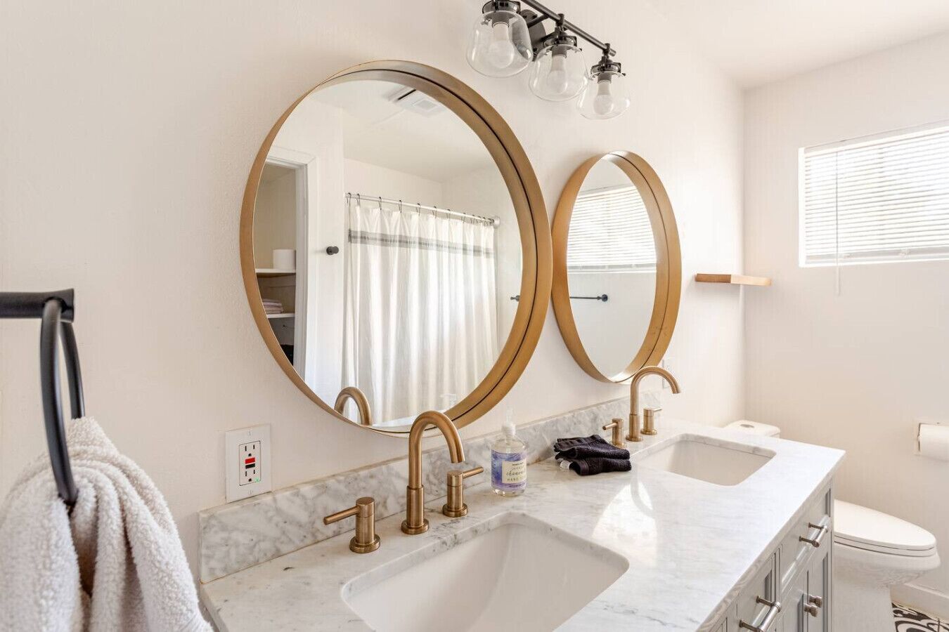 Combined shower/bathtub