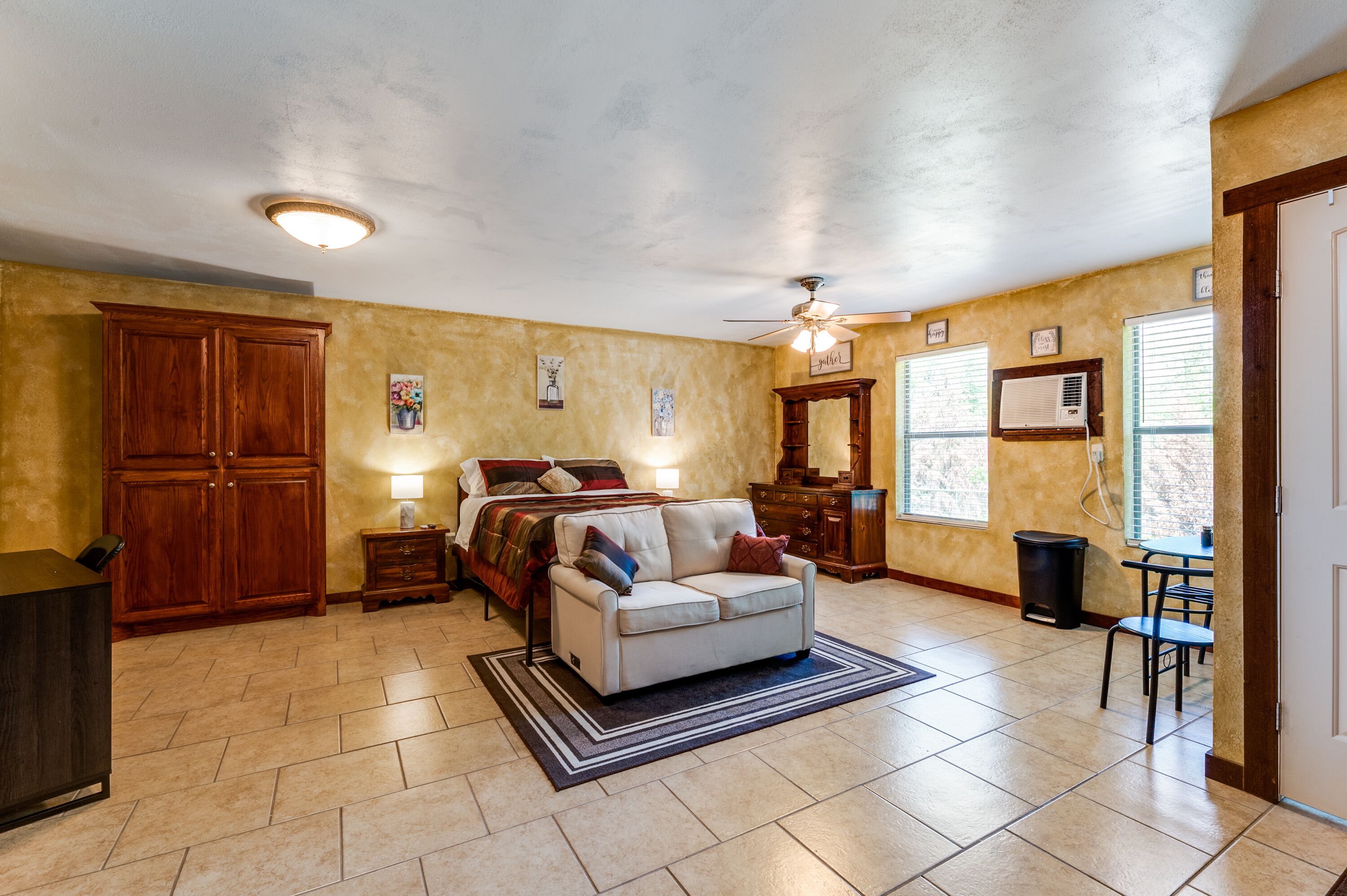 Hide Away Guest House