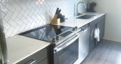 Spacious 1B w/ Patio