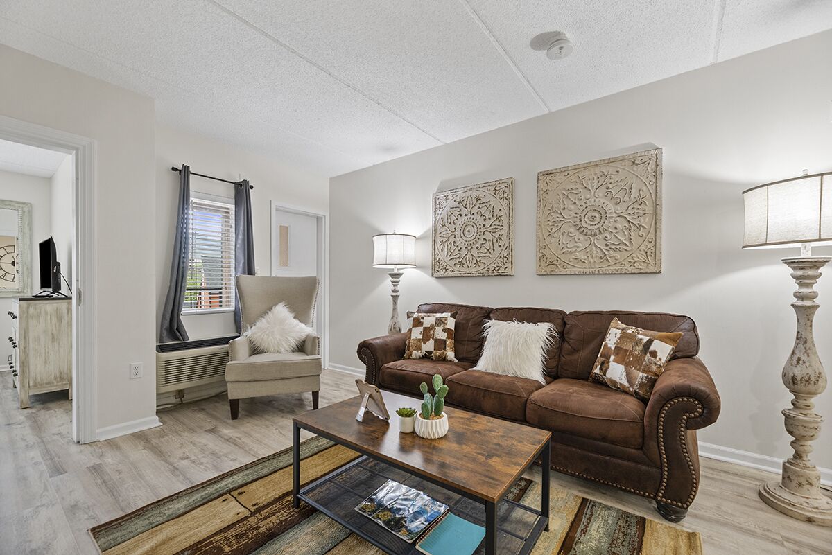 10-Minutes Walk To Gatlinburg Main Attractions W/ Indoor Pool, Hot Tub & Balcony