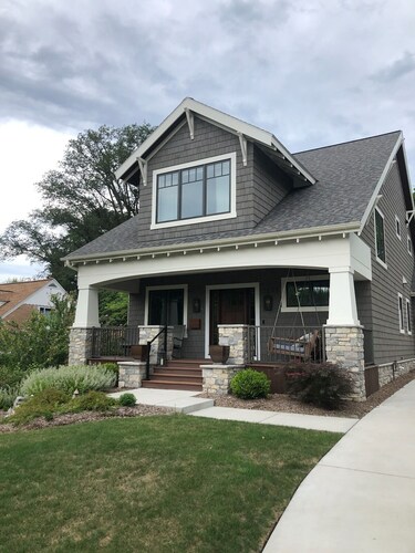 Mint condition new home beautiful neighborhood.  Close to lake shops restaurants