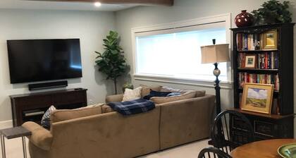 Mint condition new home beautiful neighborhood. Close to lake shops restaurants