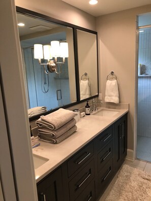Combined shower/tub, towels, soap, toilet paper