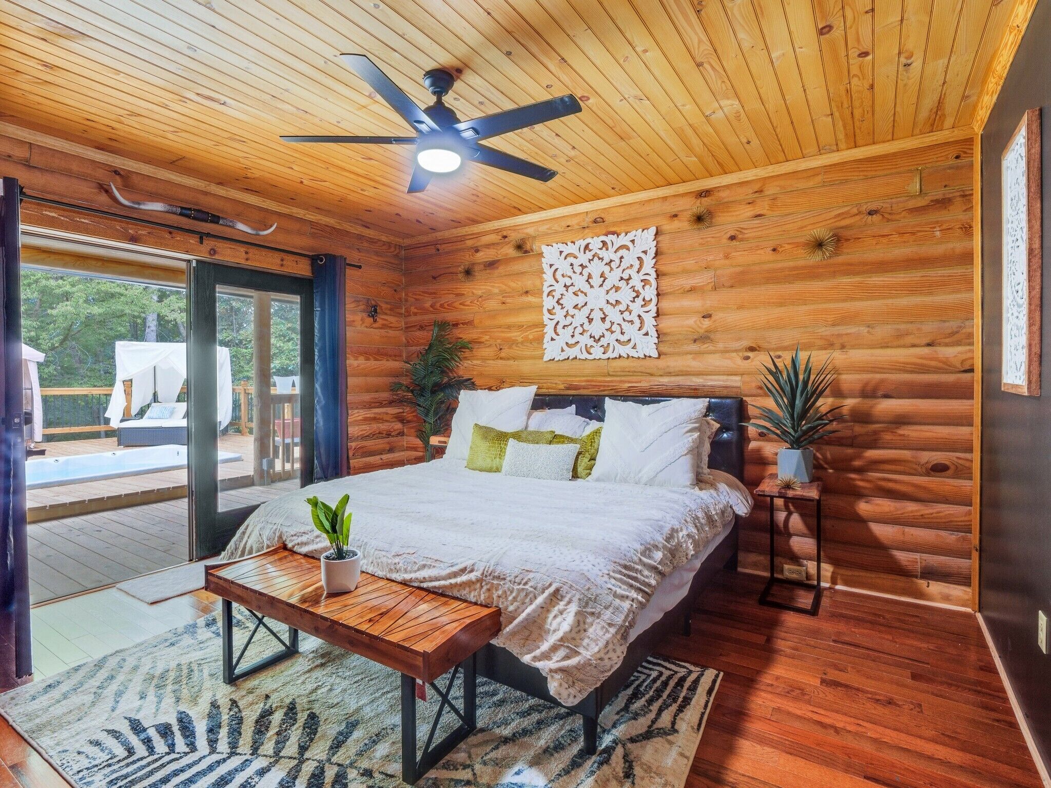 Cozy modern Log Cabin, Private Pool, Acres