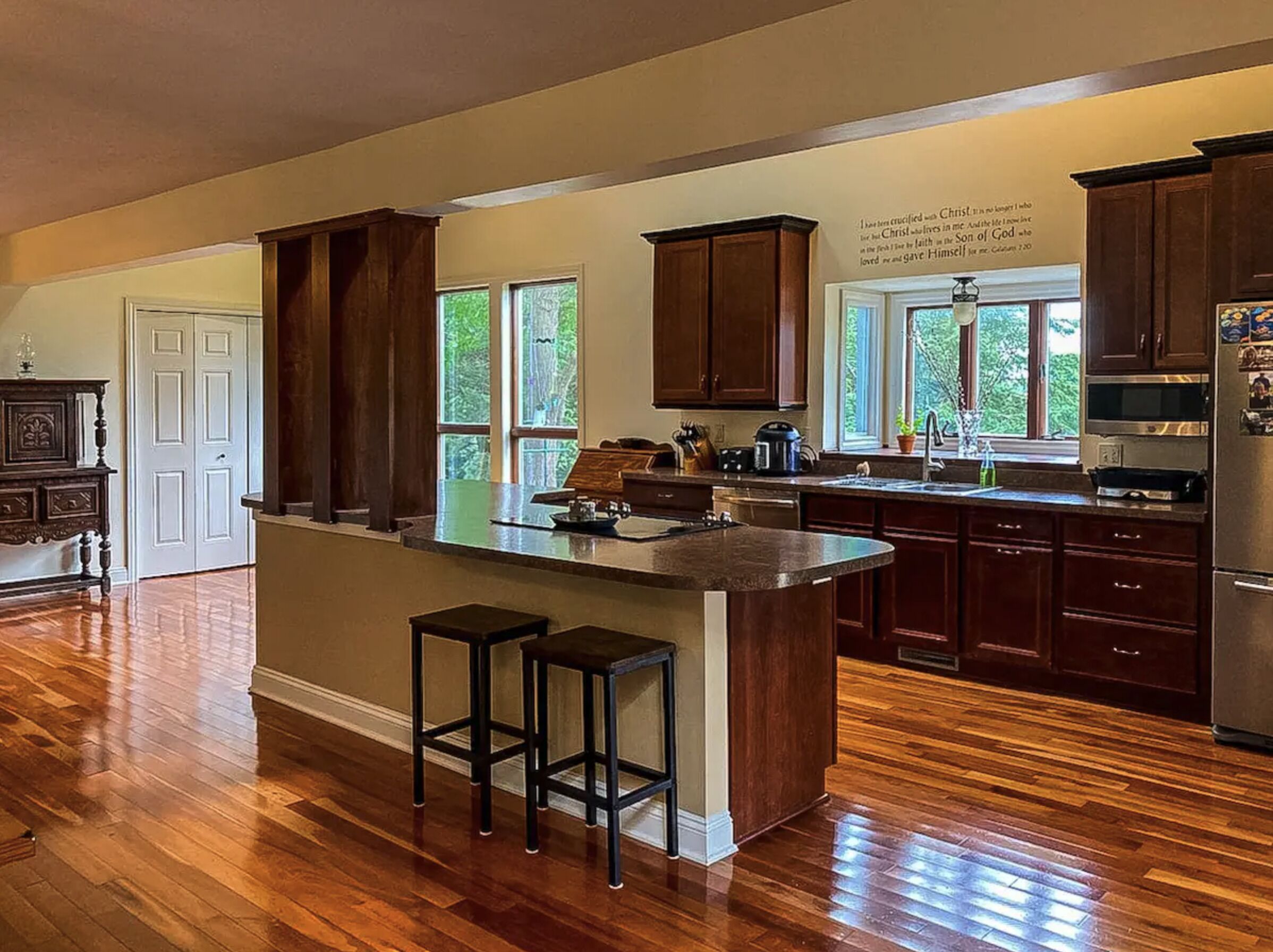 5 Bedroom Home w/King Suite - Sleeps 16!