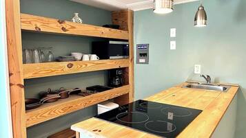 Fridge, microwave, stovetop, coffee/tea maker