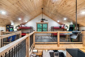 Games room - Luxury Cabin in Smoky Mountains W Theater Room Hot Tub Swimming Pool, Discounts (Gatlinburg)