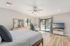 5 bedrooms, desk, iron/ironing board, travel crib
