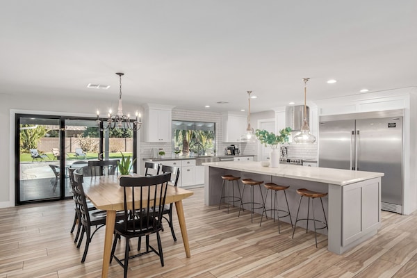 Geladeira, micro-ondas, fogão, cooktop