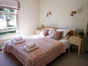 3 bedrooms, desk, iron/ironing board, WiFi