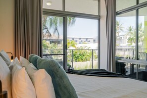 3 bedrooms, desk, iron/ironing board, travel crib