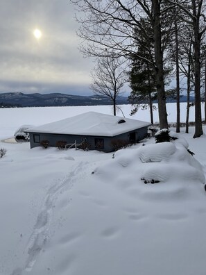 Exterior - Stunning 5 BR Lakefront Home with Private Gym & Boat House (Alton)