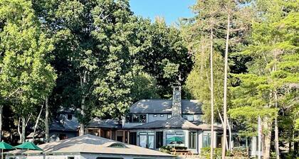 Stunning 5 BR Lakefront Home with Private Gym & Boat House