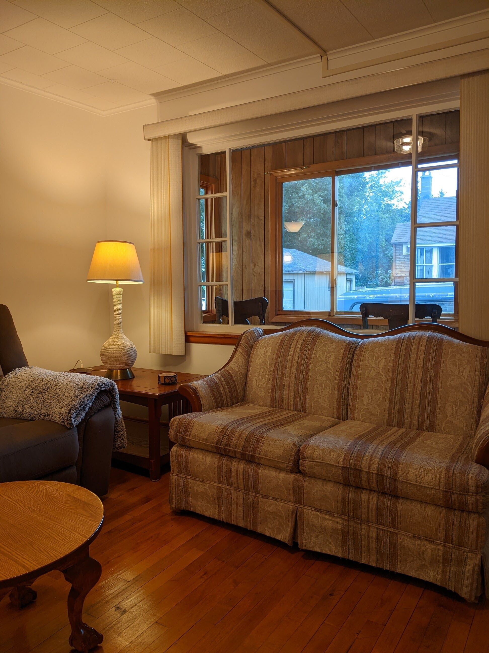 Cheerful home in Historic Calumet 3 Blocks from the snowmobile trail, Sleeps 5