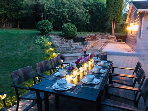 Elegant & Cozy English Villa with beautiful fenced backyard