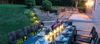 Elegant & Cozy English Villa with beautiful fenced backyard