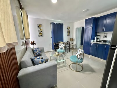 1 Bed • A/C • WiFi • Free Parking"