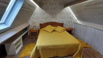 1 slaapkamer, een strijkplank/strijkijzer, reisbedje, gratis wifi