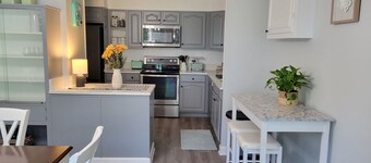 Bright, Modern Park Forest Home, 2.5m to Penn State! Breakfast included. 