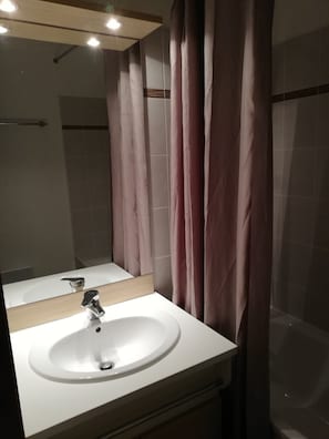 Bathtub