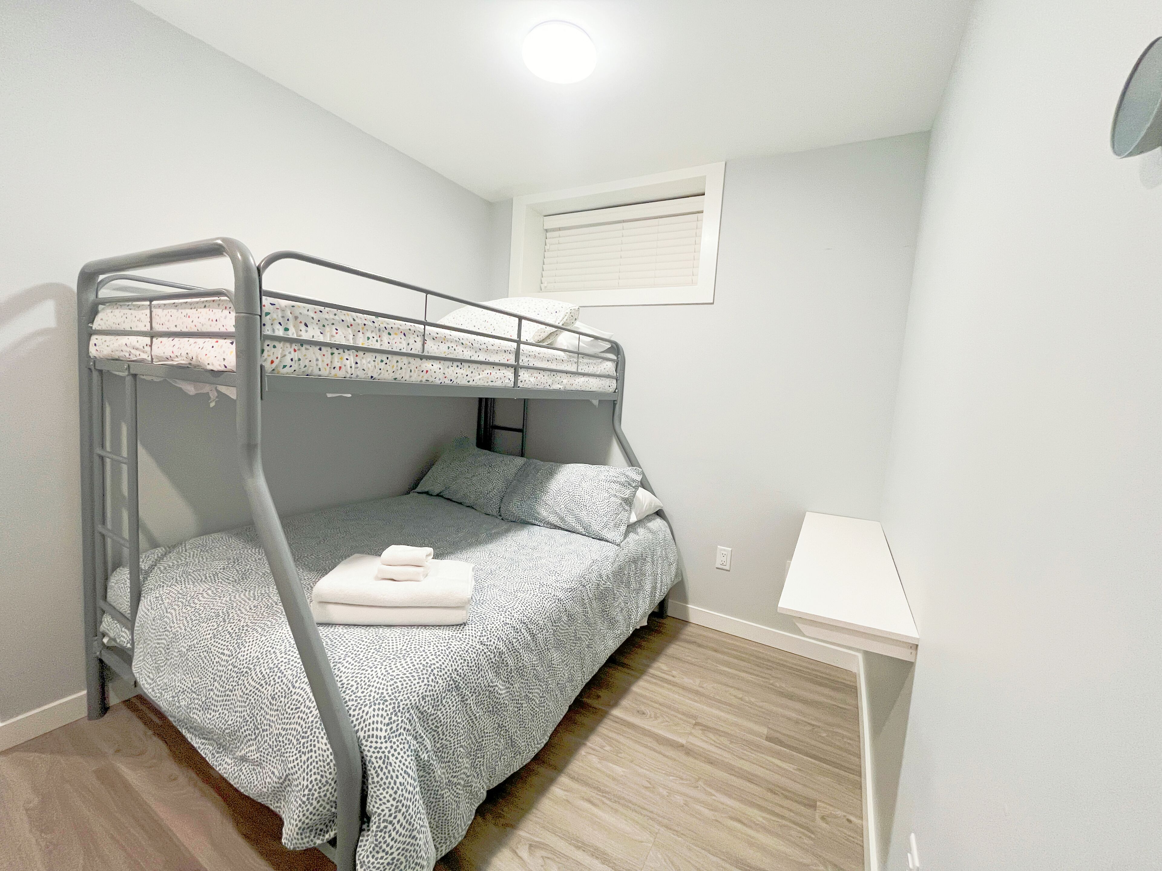 Quite & Clean Modern Private 3 Bedroom 2 Bath Suite