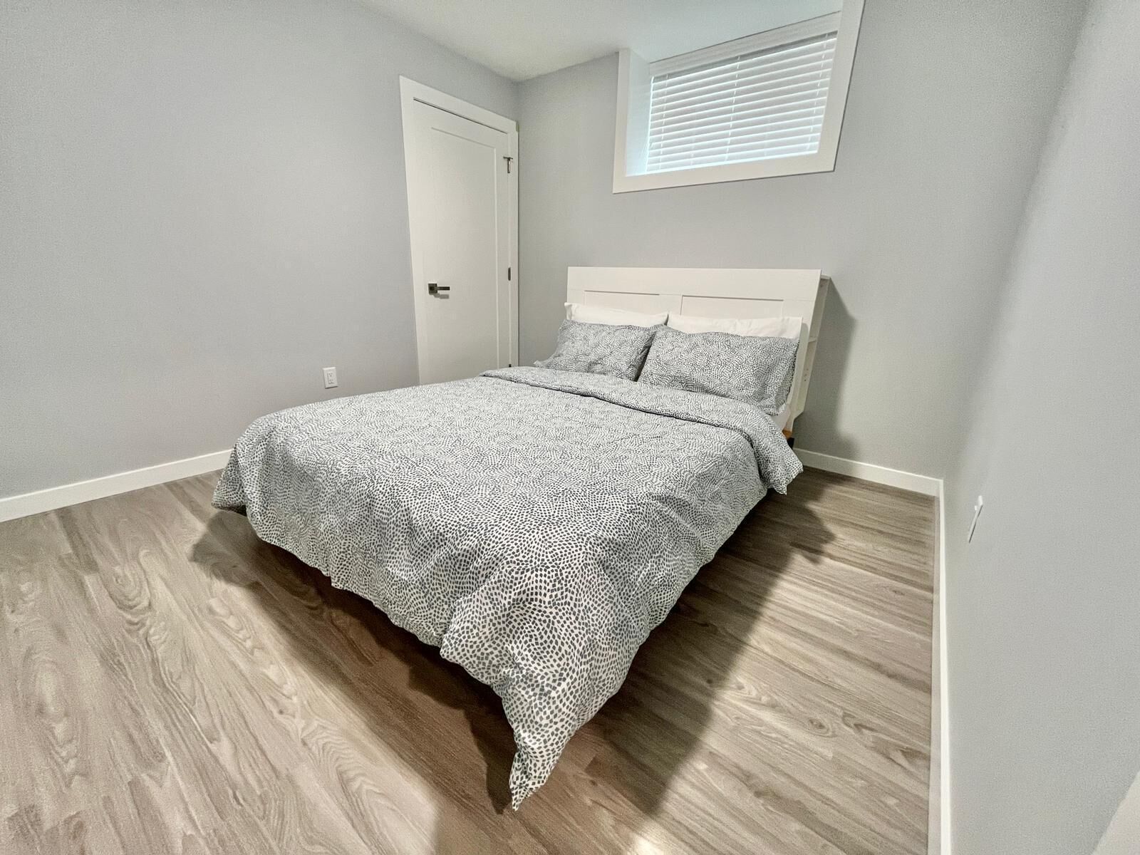 Quite & Clean Modern Private 3 Bedroom 2 Bath Suite