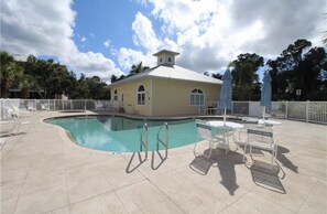 Piscine extérieure, piscine chauffée