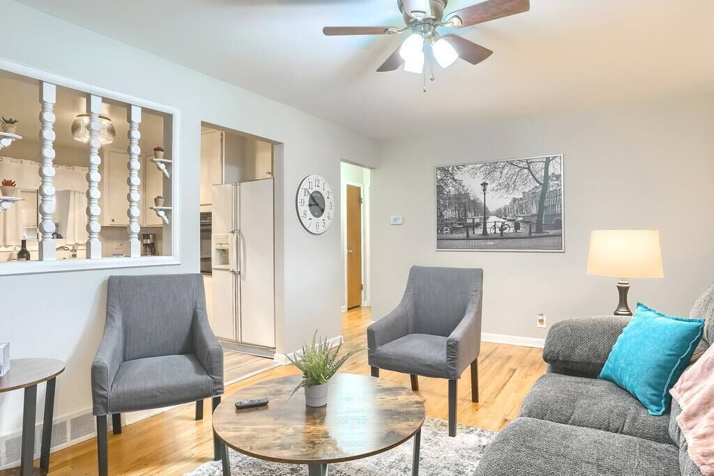 ★Northside Charmer★☀️Nice Patio⚡WiFi ♥ Long Stays!