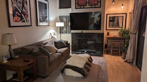 Smart TV, chimenea y videojuegos