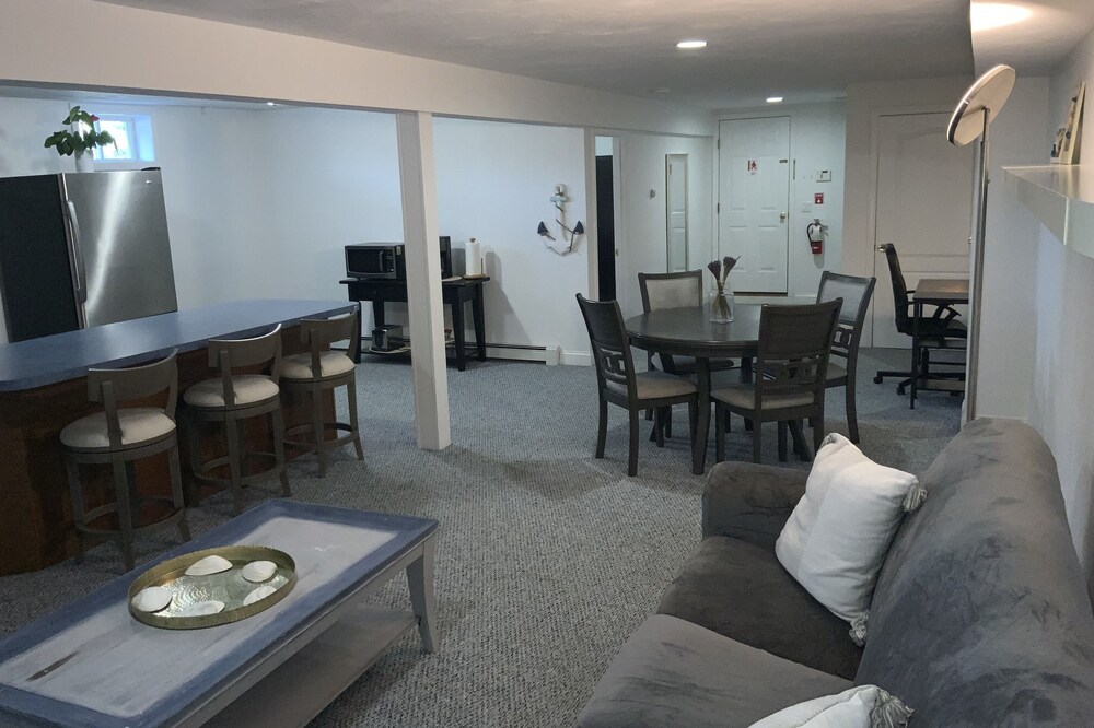 Cozy Apartment by the Canal