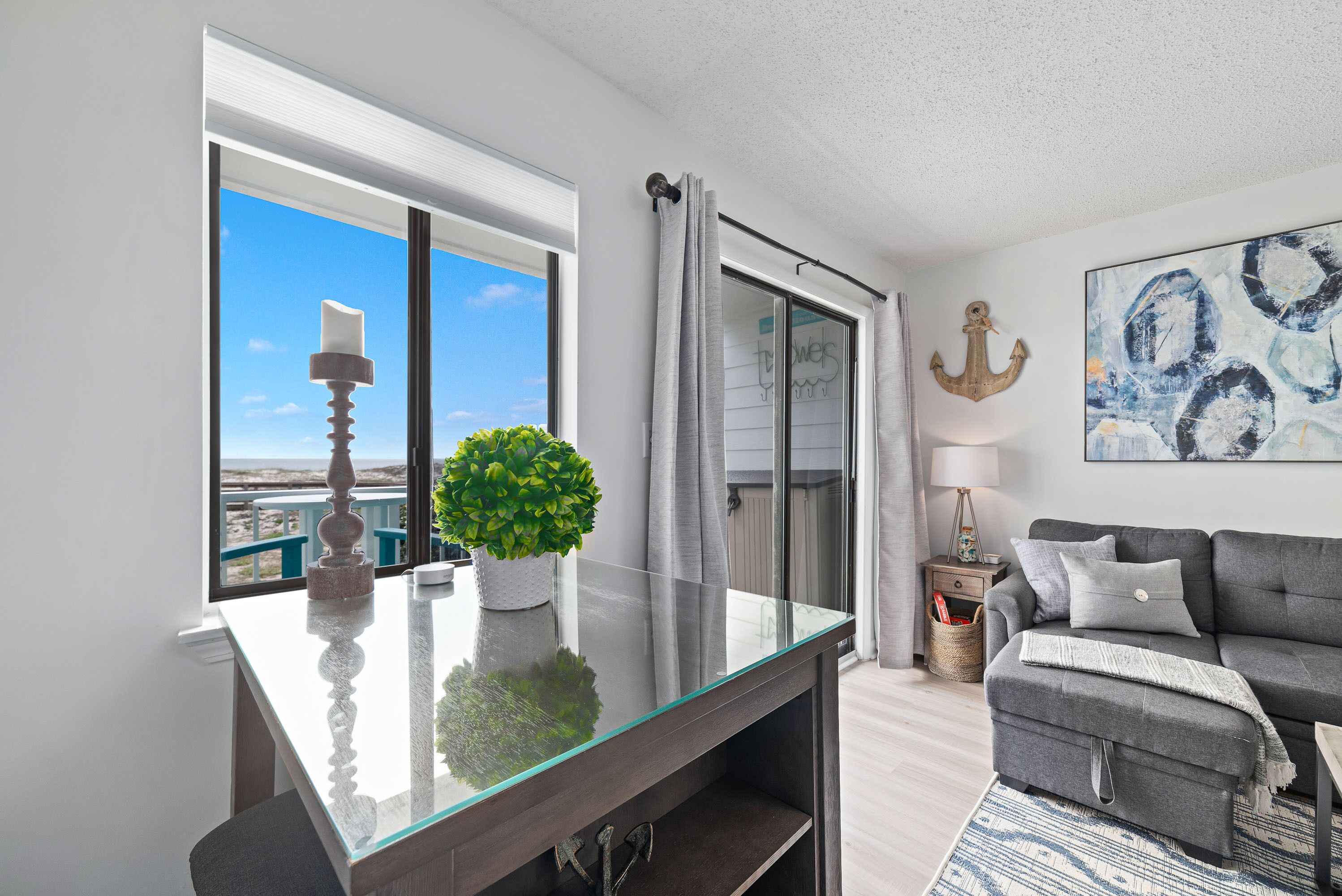 Smart TV, books, stereo