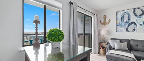 Smart TV, books, stereo