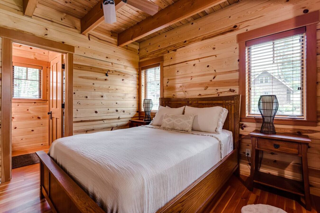 Cabin 4 · Mckenzie Dream RIVERFRONT Log Cabin