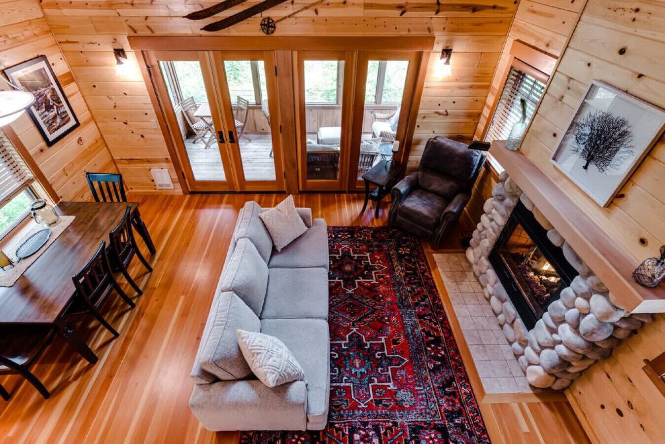 Cabin 4 · Mckenzie Dream RIVERFRONT Log Cabin