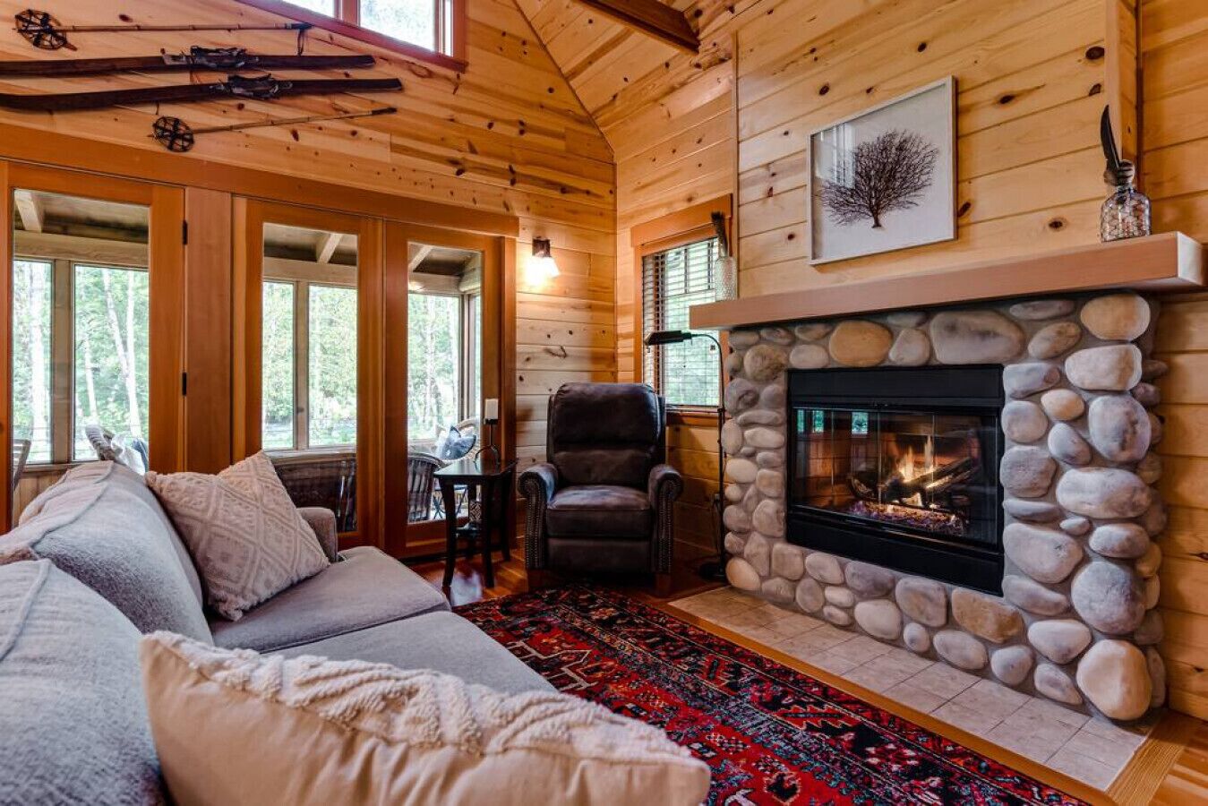 Cabin 4 · Mckenzie Dream RIVERFRONT Log Cabin