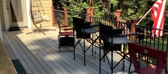 Lake Almanor CC Cabin filtered lake and full mountain view