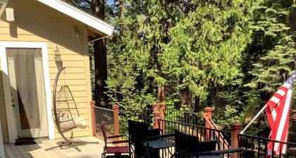 Lake Almanor CC Cabin filtered lake and full mountain view