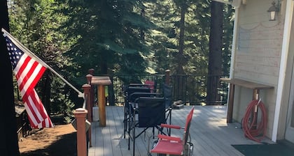 Lake Almanor CC Cabin filtered lake and full mountain view