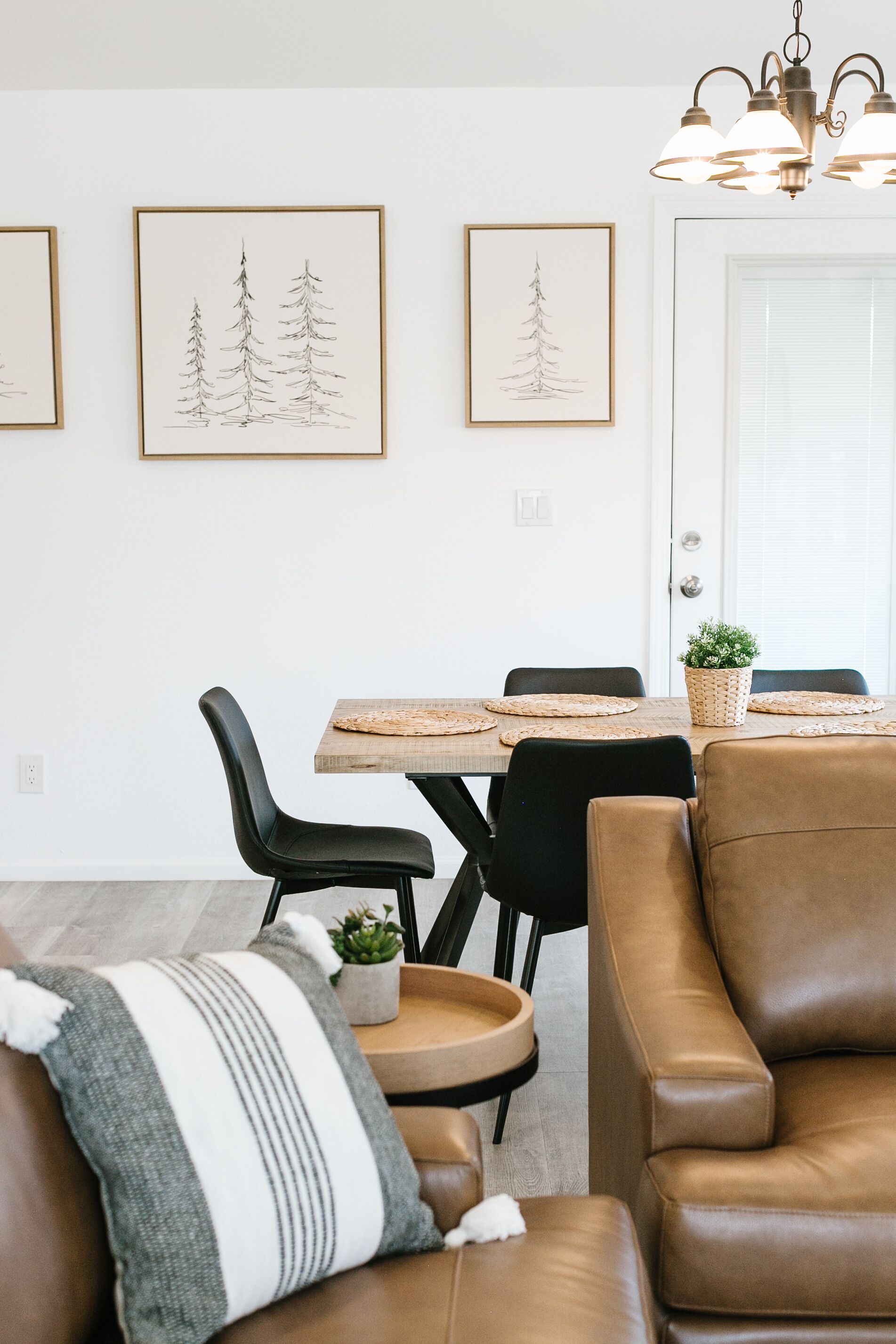 Trendy North Coast Redwoods Bungalow B, 2 Just Blocks To Stunning Ocean Sunsets!