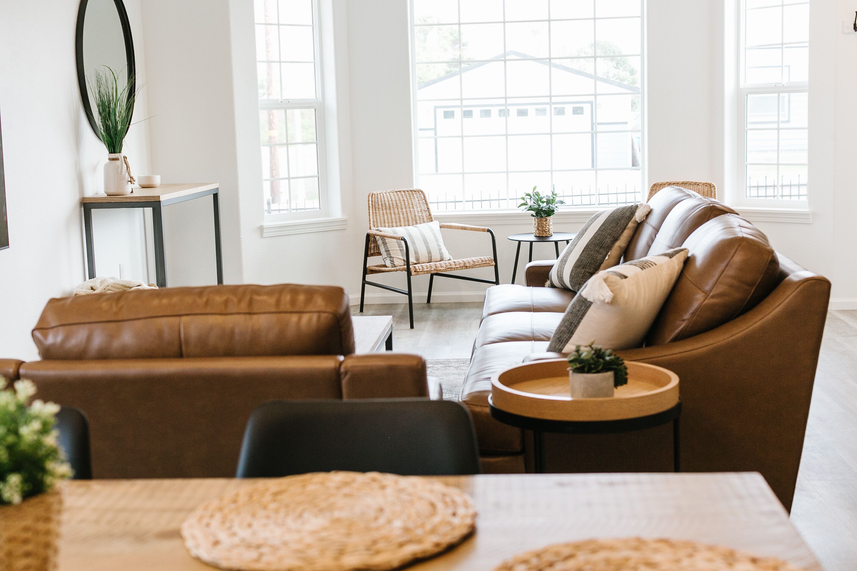 Trendy North Coast Redwoods Bungalow B, 2 Just Blocks To Stunning Ocean Sunsets!