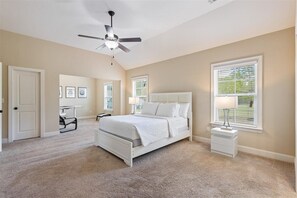 5 bedrooms, desk, free WiFi, bed sheets