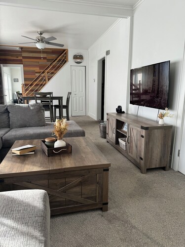 Late Summer Retreat • Firepit • Lake • Downtown!