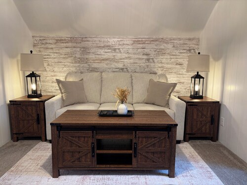 Cozy Retreat • Fireplace Loft •Walk to Park & Lake