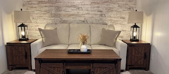 Cozy Retreat • Fireplace Loft •Walk to Park & Lake