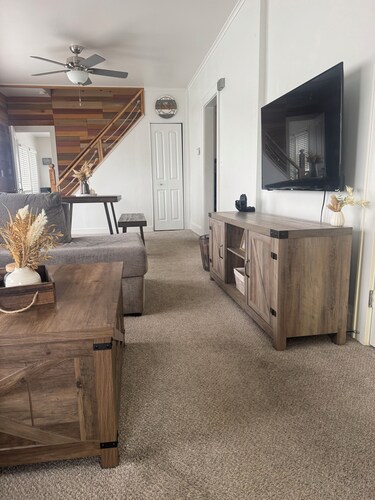 Cozy Retreat • Fireplace Loft •Walk to Park & Lake